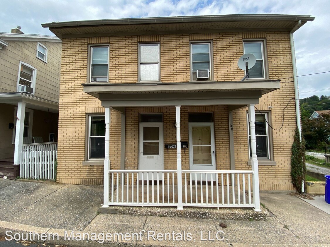 Primary Photo - 2 br, 1 bath House - 109 Hanover St 1st floor