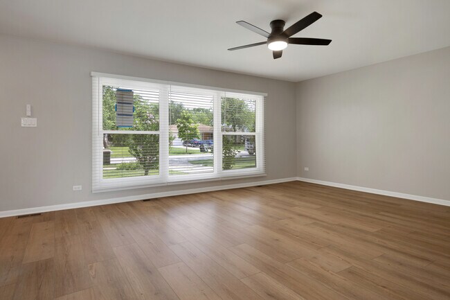 Building Photo - 1060 Warwick Ln