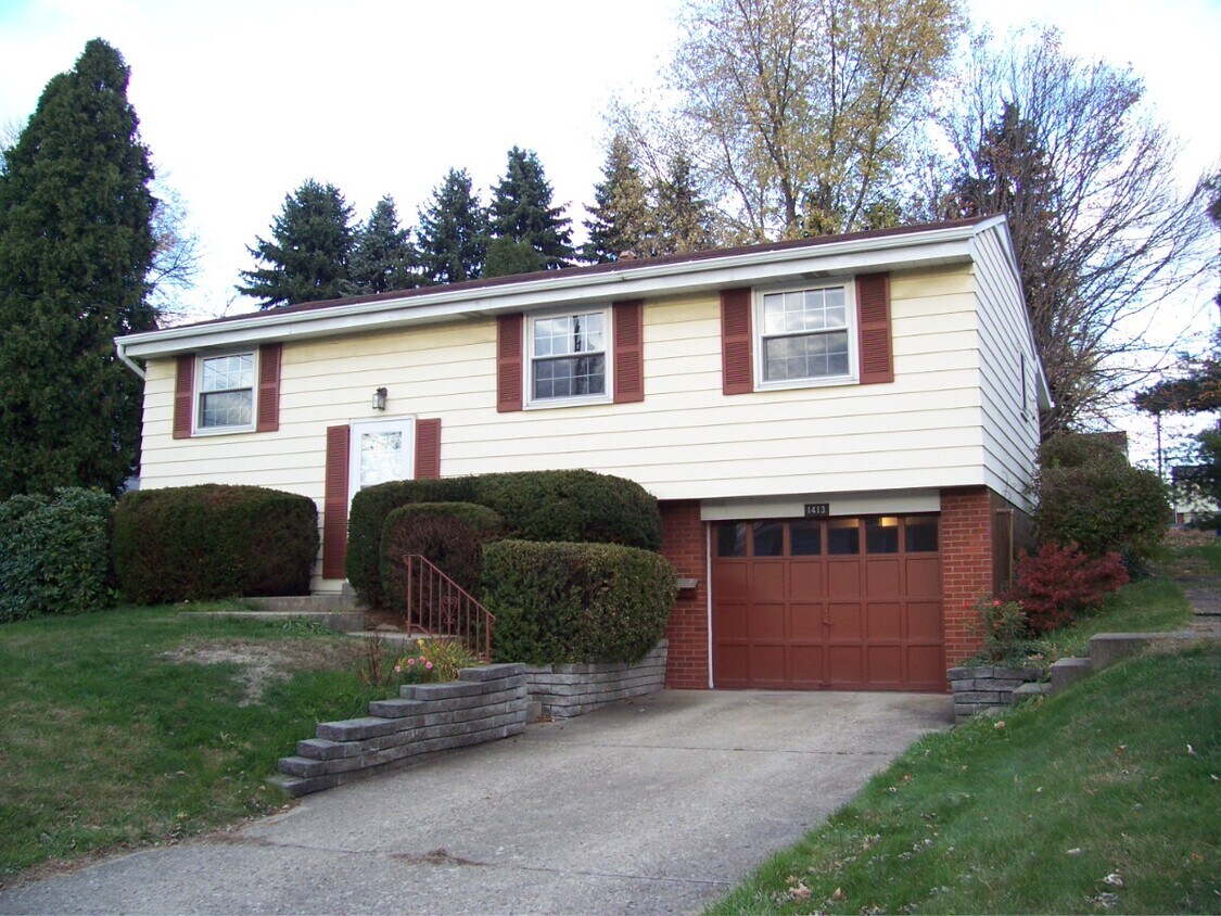1413 Dupont St, Conway, PA 15027 House Rental in Conway, PA