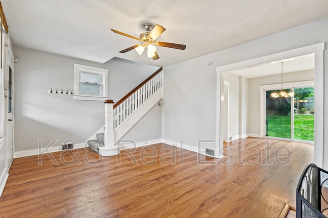 Building Photo - 5011 Cypress St