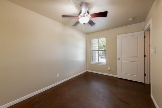 Building Photo - 5315 Duval St