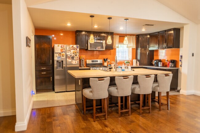 Building Photo - 2107 Emerald Isle Dr