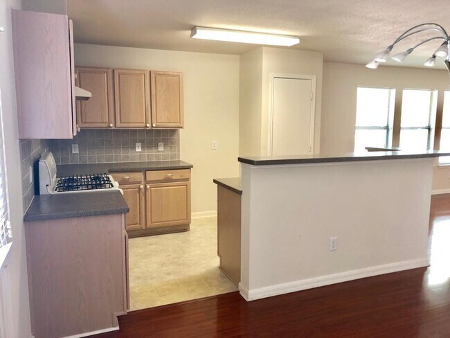 Building Photo - 2118 James Madison Dr