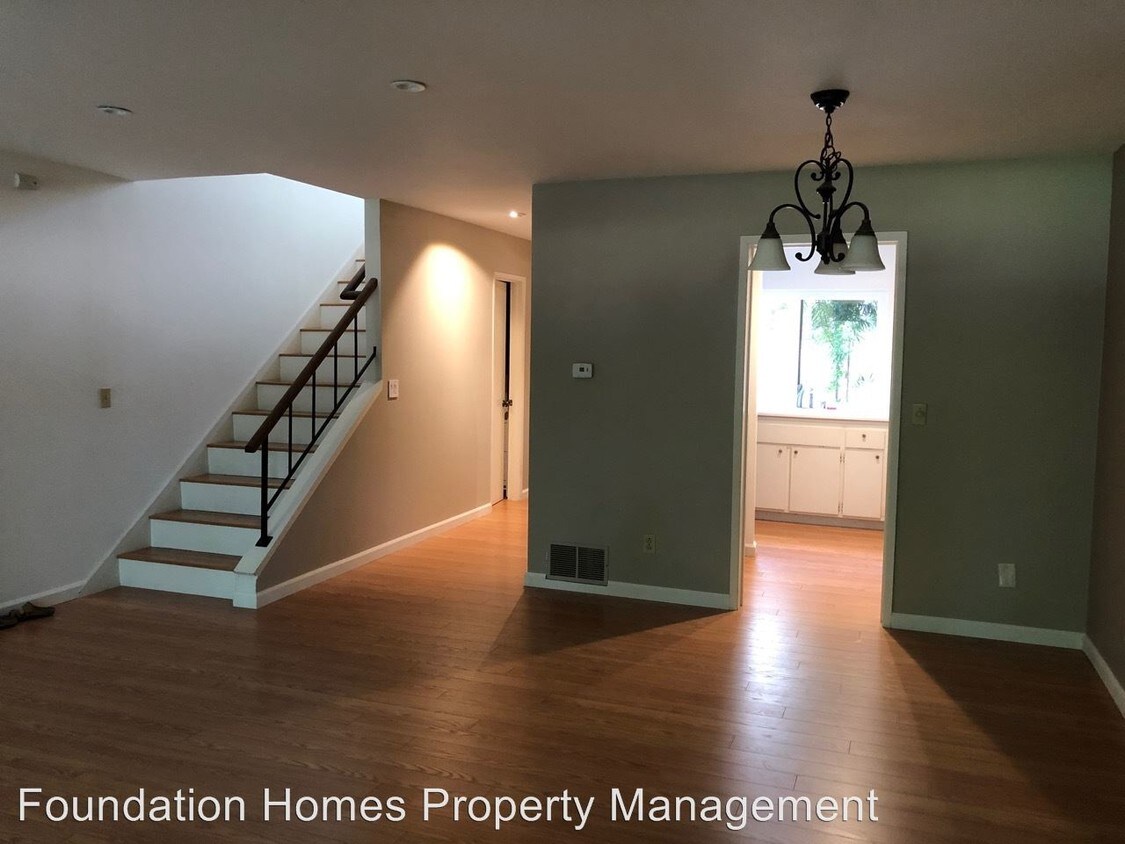Primary Photo - 2 br, 1.5 bath House - 3 Burdell Ct.