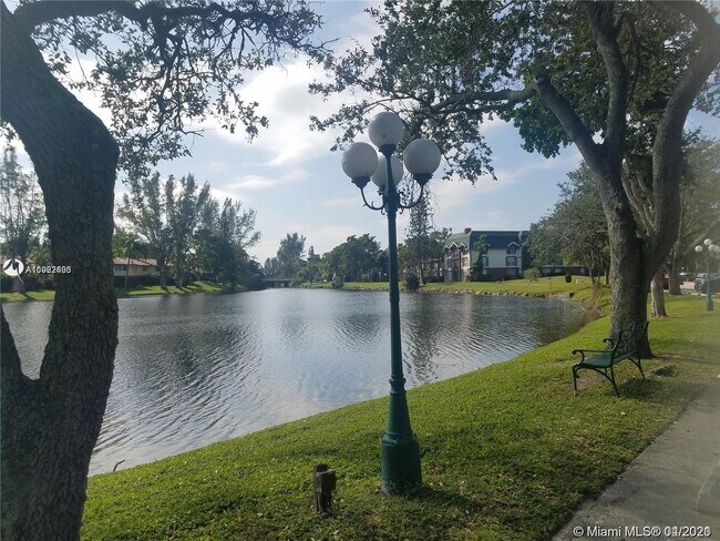 Foto del edificio - 3690 Inverrary Dr