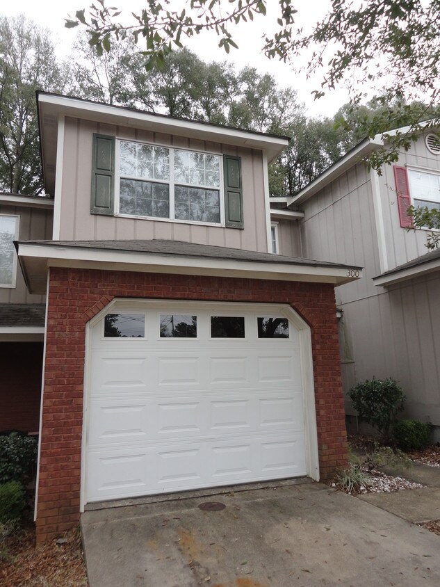 Primary Photo - 300 Ridgeway Dr