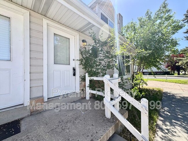Building Photo - 1099 Shepard Ln