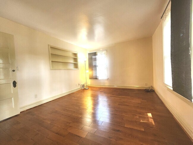 Foto del edificio - 1018 S Maple Ave