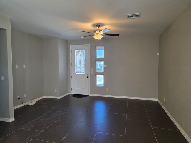 Foto del edificio - Beautiful new build-Never been lived in with pull through 3 car garage in Fort Mohave AZ