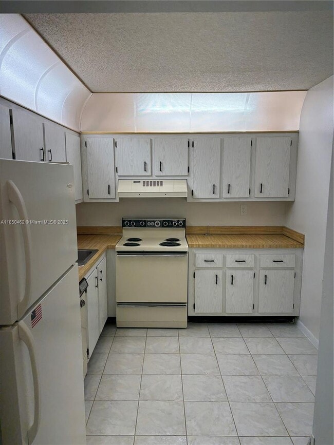 Building Photo - 1820 N Lauderdale Ave