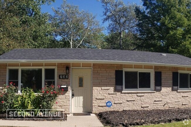 Building Photo - 733 Union Dr