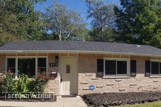 Building Photo - 733 Union Dr