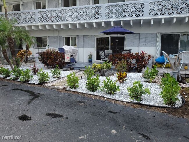 Building Photo - 3705 S Flagler Dr