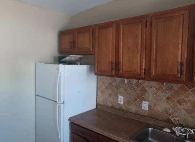 Foto del edificio - 2136 Collins Ct