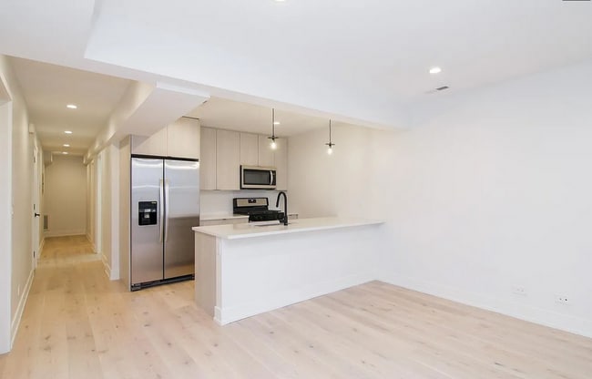 Building Photo - 1334 W Bryn Mawr Ave