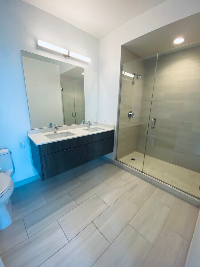 Foto del edificio - 2470 N Lincoln Ave