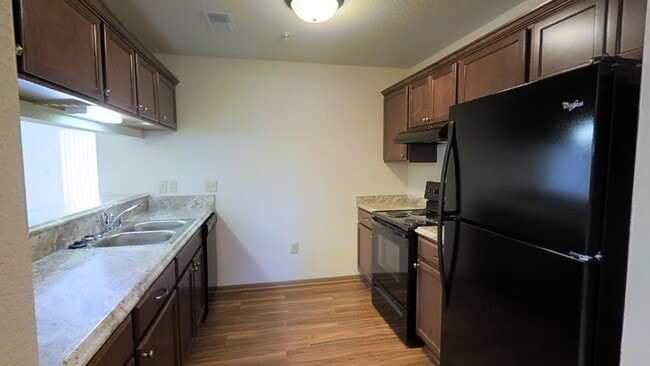Building Photo - Condo Style Lower 1 Bedroom 1 Bathroom Apartment Available