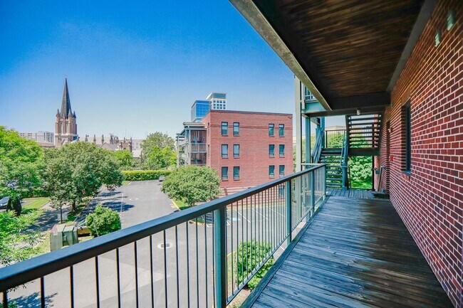 Building Photo - Modern Loft Style Condo for rent in Norfolk!