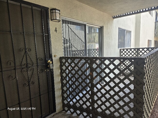 Building Photo - 991 N Mollison Ave