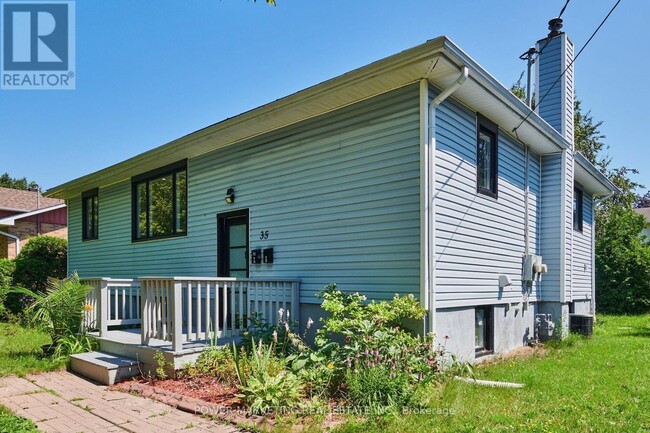 Building Photo - 35 Tauvette St