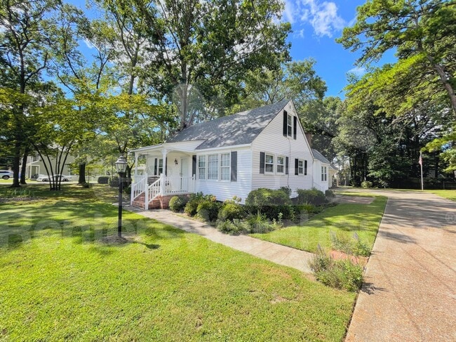 Building Photo - 1619 Laurel Ave