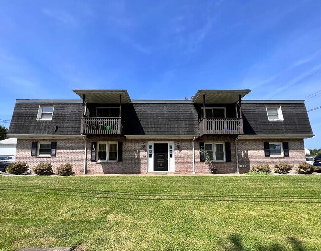 Frente, 301 Lee Rd. Edificio de 4 unidades en Lee Rd. - 301 Lee Rd