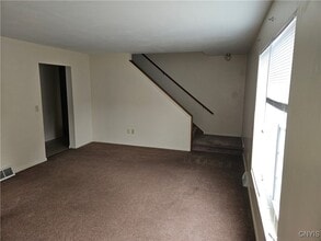Building Photo - 290 Duer St