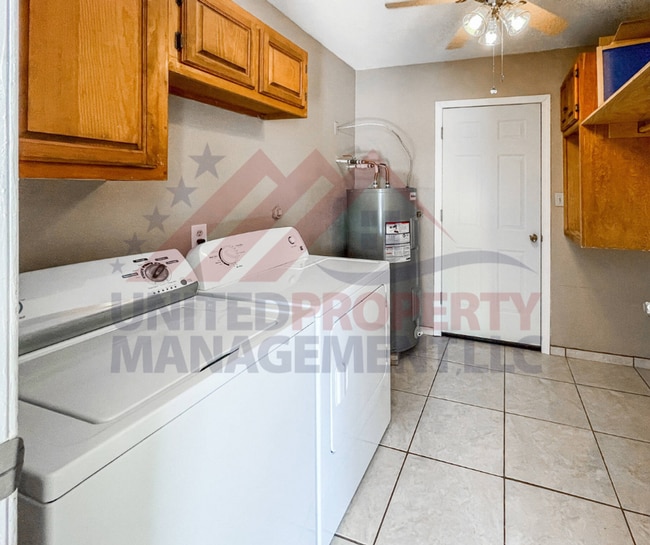 Building Photo - Spacious Home on ½ Acre Just South of Town...