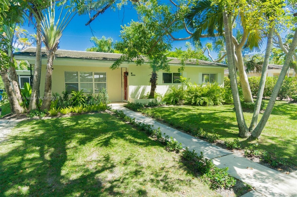 Primary Photo - 8225 SW 62nd Ct