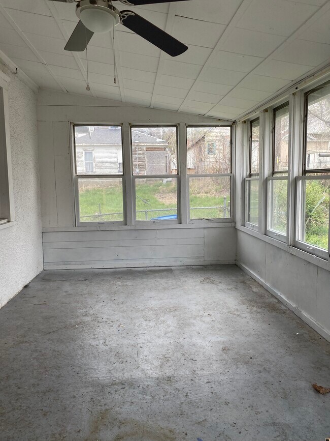 Building Photo - 1306 Sycamore St
