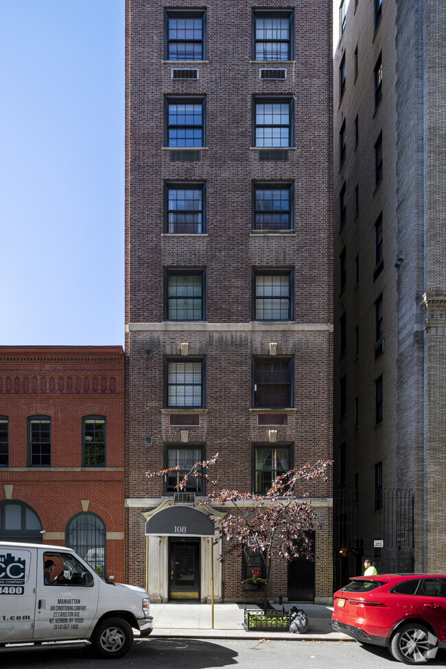 Building Photo - 108 E 66th St