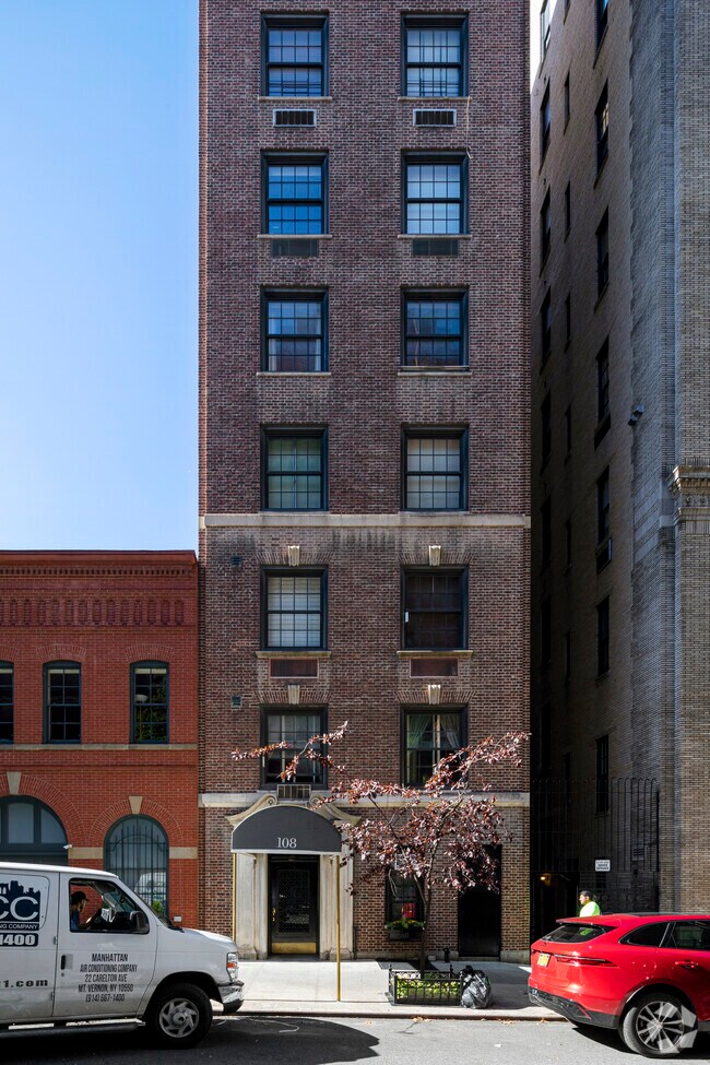 Foto del edificio - 108 E 66th St