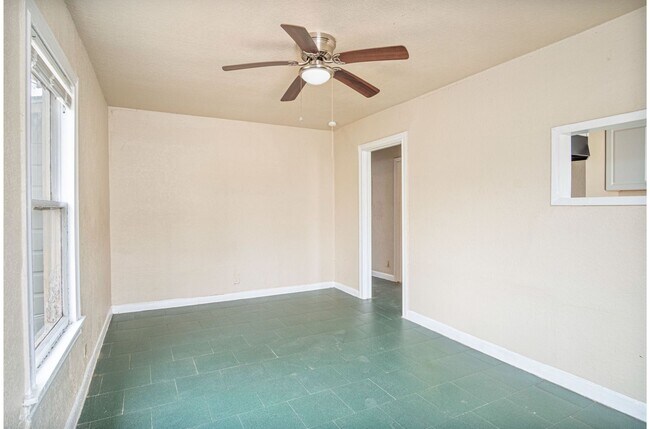 Photo - 928 Poinsettia St Apartment