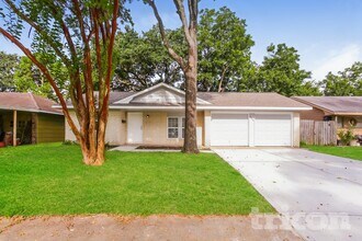 Building Photo - 2706 Dewberry Ln