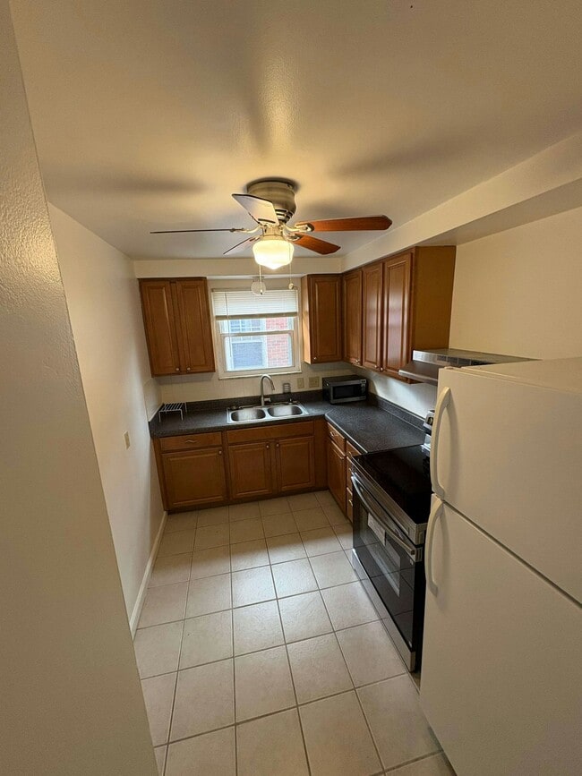 Foto del edificio - 13698 Cedar Rd