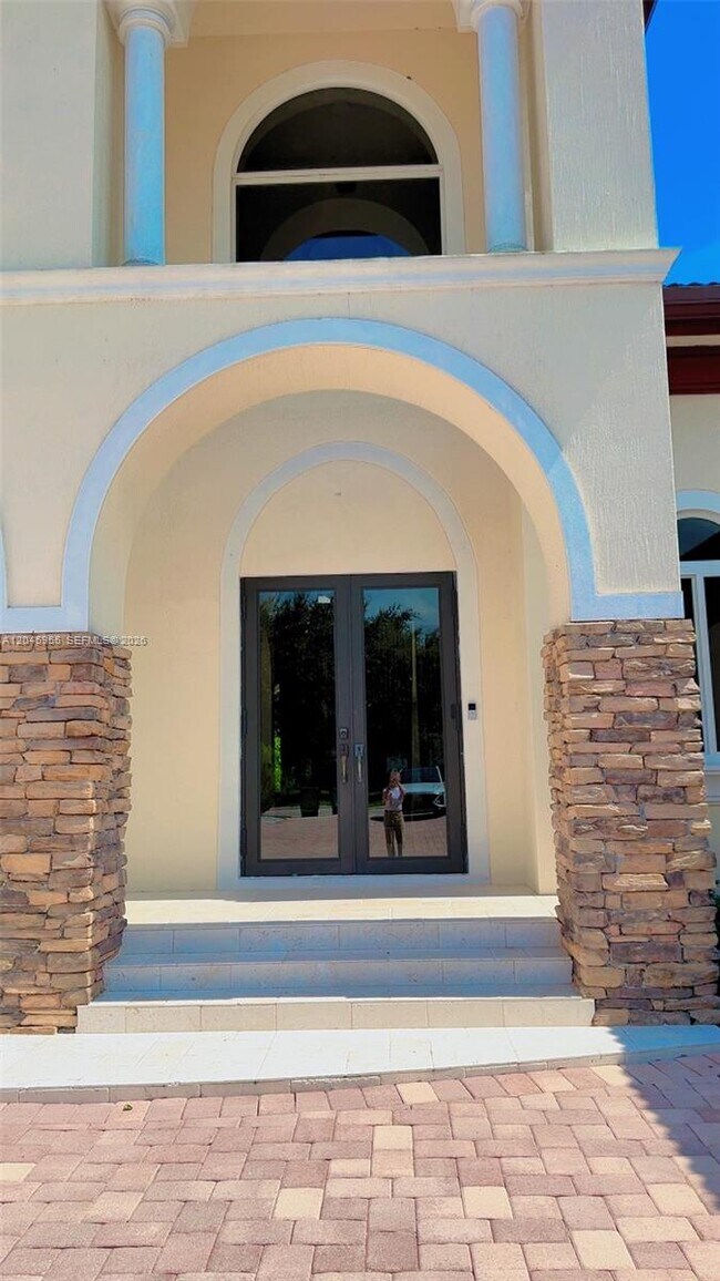 Foto del edificio - 12802 Grand Oaks Dr