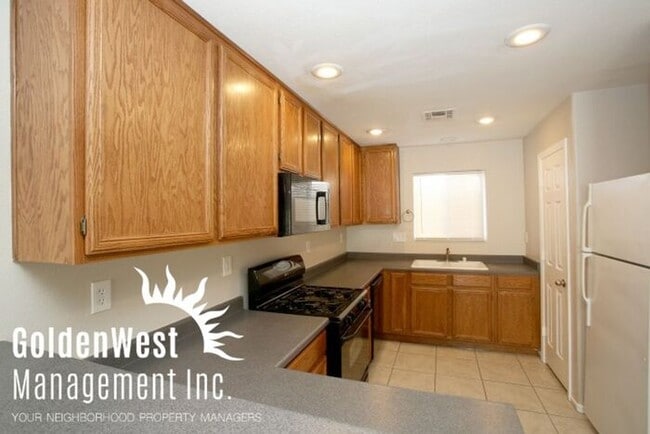 Building Photo - Gorgeous Corner Lot 3Bdm 2.5Ba Pluss Loft,...