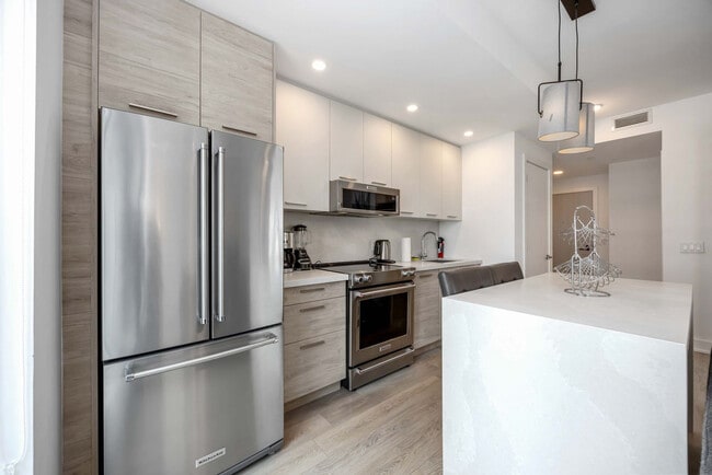 Building Photo - 200 Redpath Ave