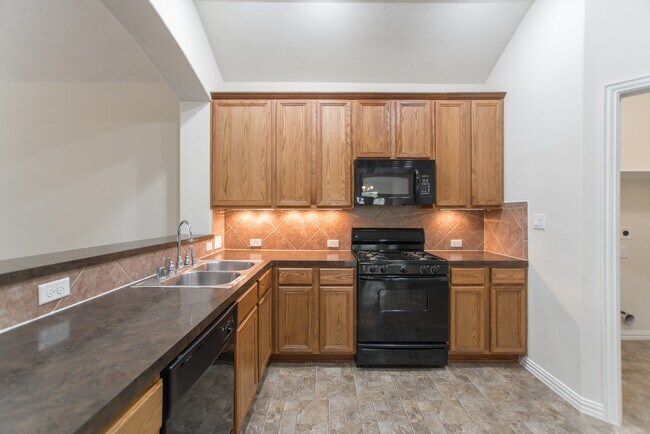 Foto del edificio - 25531 Forest Springs Lake