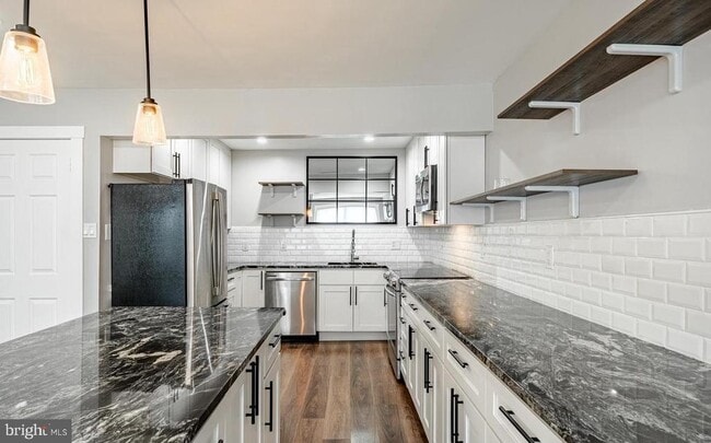 Foto del edificio - 239 Smallwood Ct