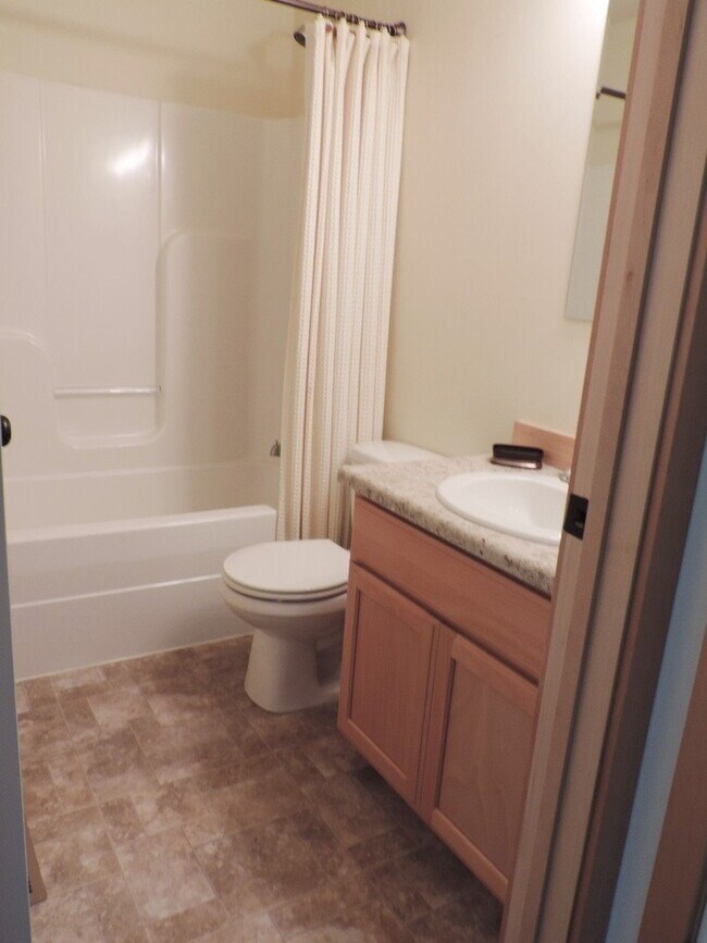 Foto del edificio - "Spacious 4-Bed, 2.5-Bath Gem in Stanley, ND – Discover 1,695 Sq. Ft. FOR SALE!"