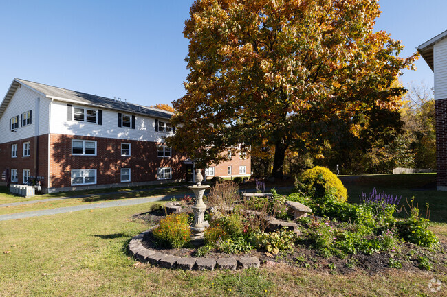 Foto del edificio - Country Gardens Apartments