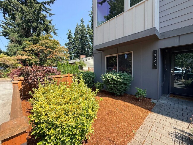 Foto del edificio - 18526 Densmore Ave N