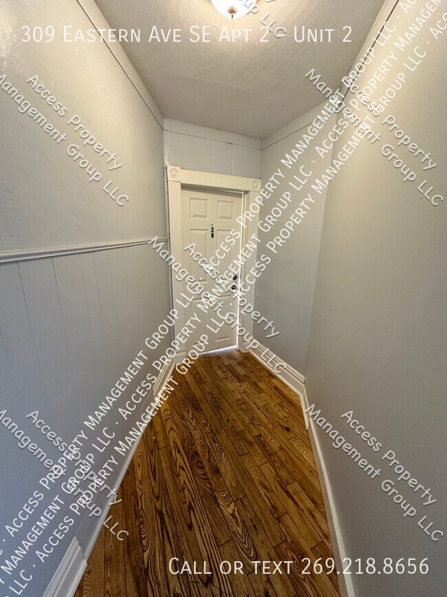 Building Photo - Cherry Hill Wealthy St Area 3 Bedroom
