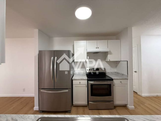 Building Photo - 1074 Honey Tree St