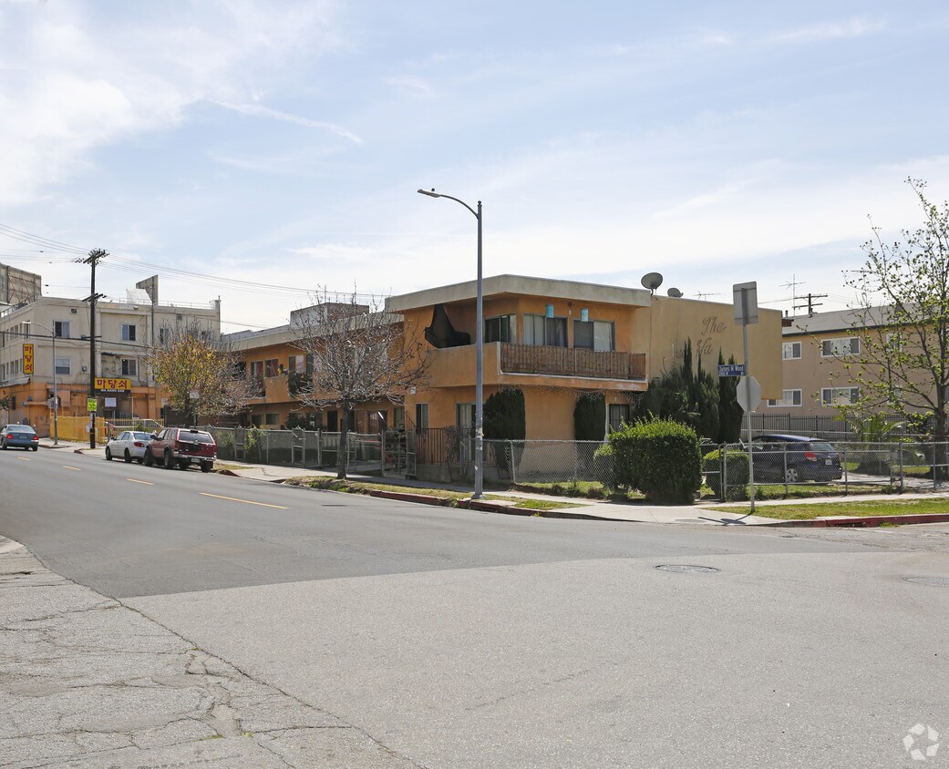 Foto principal - 2920 James M Wood Blvd