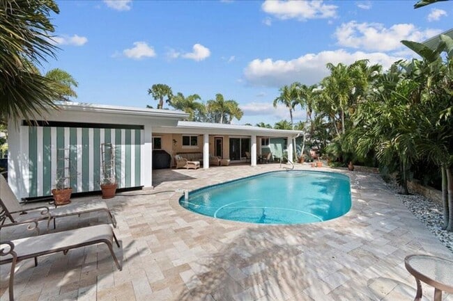 Building Photo - 440 Jupiter Ln