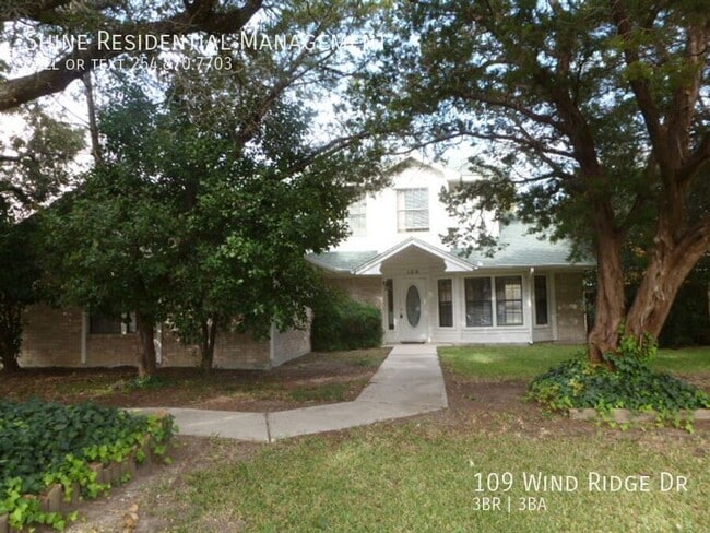 Foto del edificio - 109 Wind Ridge Dr