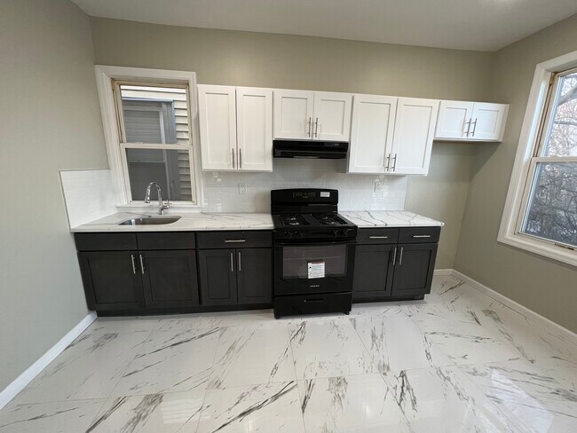 Unit 1 - 445 Avon Ave