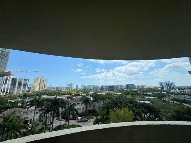 Foto del edificio - 19501 W Country Club Dr